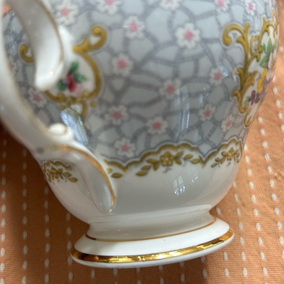 Queen AnneGainsborough China Teacup - Picture 9 of 9